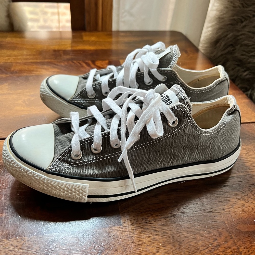 Converse low tops - gray, Men’s 7 / Women’s 9